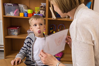 Этапы коррекционно-логопедической работы по развитию речи детей с РДА